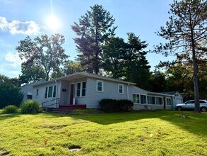 Building Photo - 3 BEDROOM NEAR CAMPUS AVAIL AUGUST 2026 @ $3,000 Monthly