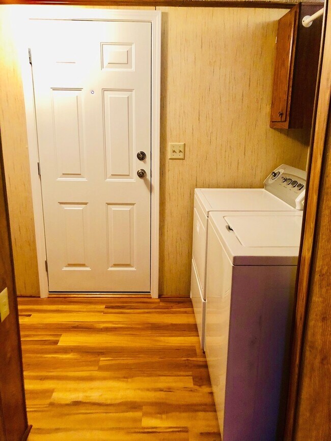 Building Photo - MOVE-IN READY! NO HUD OR SECTION 8