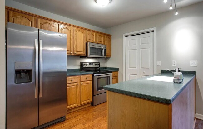 Building Photo - 1713 Greenwood Ave