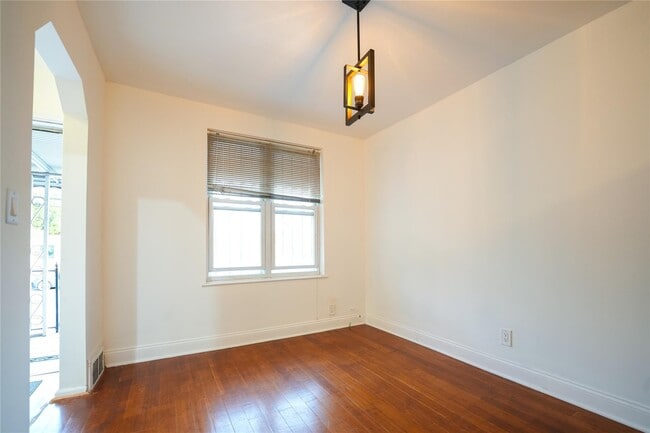 Building Photo - 1405 Burke Ave