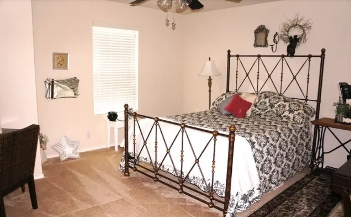 Building Photo - 26703 Redstone Hl