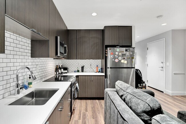 Building Photo - 1111 Orren St NE