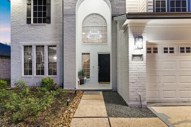 Building Photo - 19251 Hopeview Ct