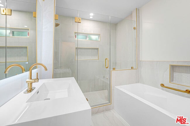 Building Photo - 1216 Peck Dr