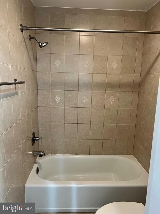 Building Photo - 5705 Chapman Mill Dr