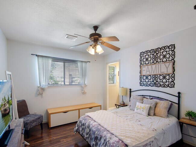 Building Photo - 25 Cokeberry St