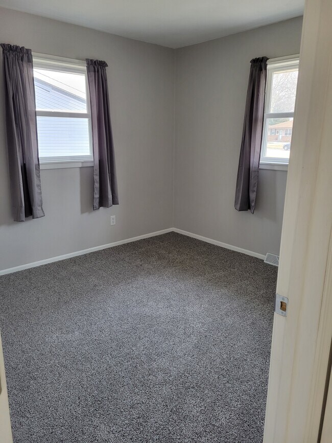 Building Photo - 2239 N Huron Dr