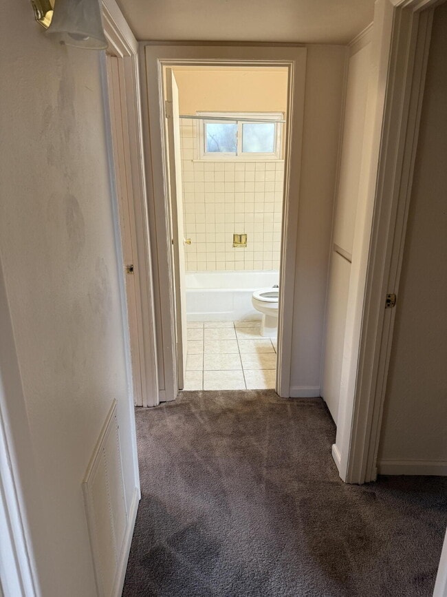 Building Photo - Charming 3 bed/2 bath house in the Heart of Thornton!