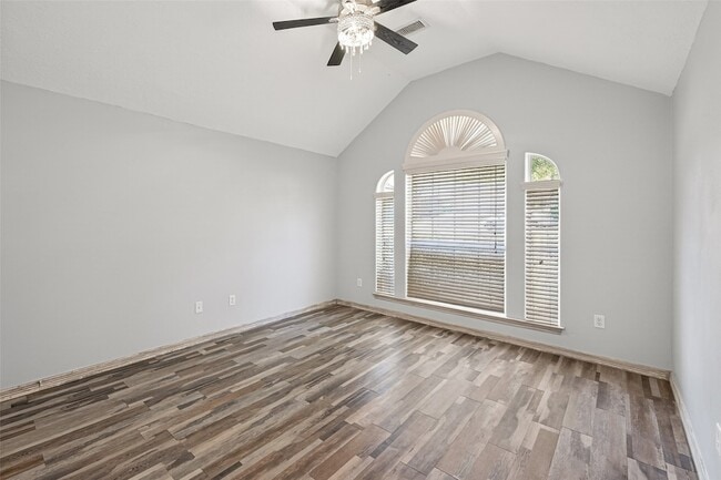 Building Photo - 10542 Parkside Dr