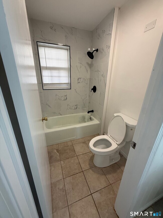 Building Photo - 14 Averill Pl