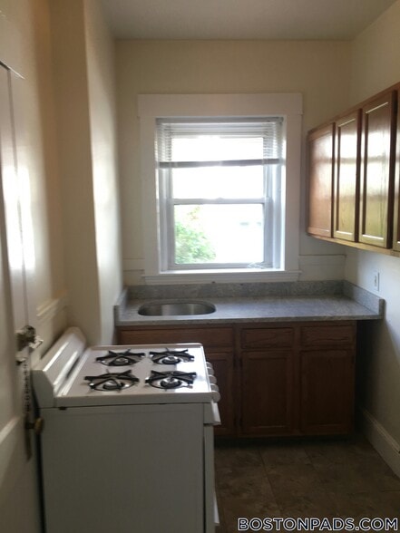 Building Photo - 163 Summer St