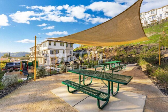 Building Photo - Modern 4-Bedroom Home with Garage in Martinez