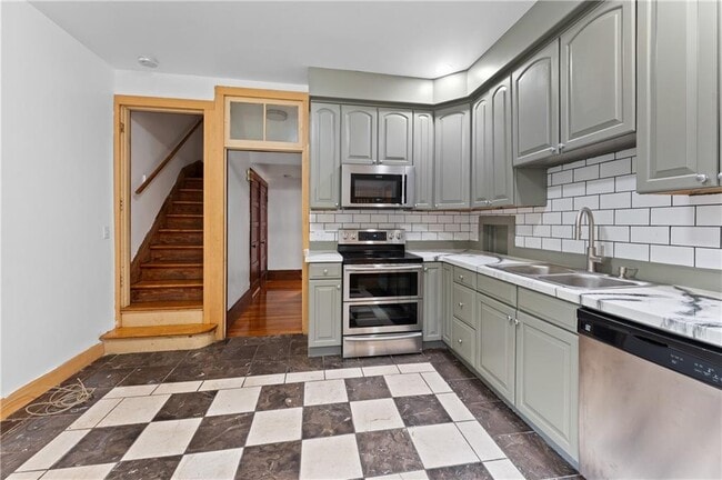 Building Photo - 335 Blackstone St