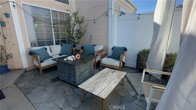 Building Photo - 2217 Vanderbilt Ln