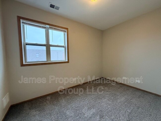 Building Photo - 2729 W Congress Pkwy