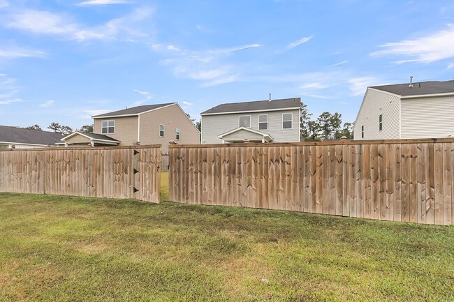 Building Photo - Quiet Comfort Near Cane Bay
