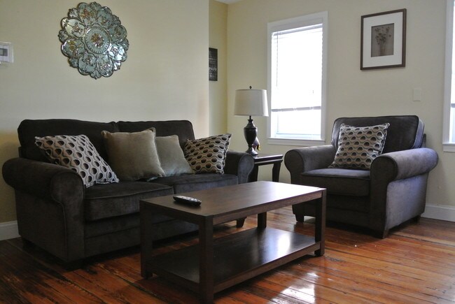 Building Photo - 30 Weeden St