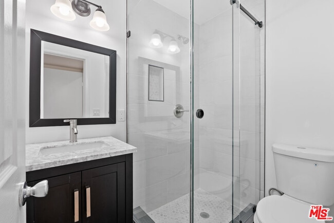 Building Photo - 5541 Fallbrook Ave