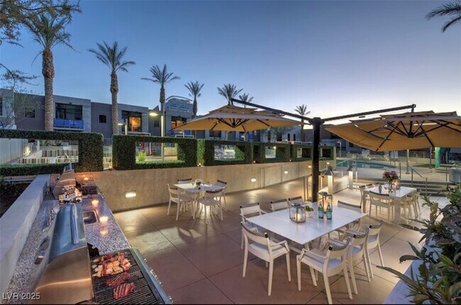 Building Photo - 353 E Bonneville Ave