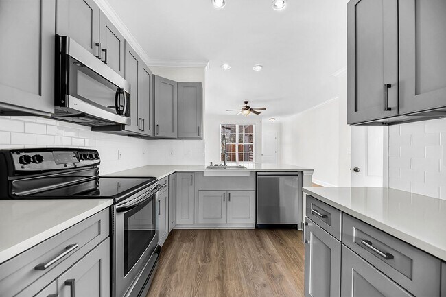 Building Photo - Whitney Lakes End Unit Townhome on Johns Island