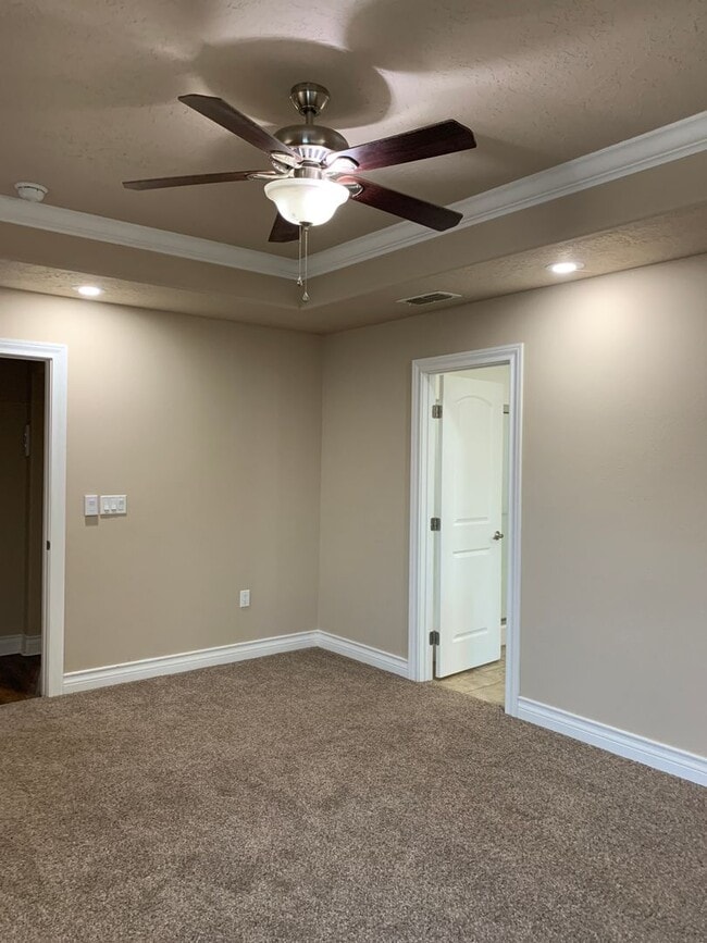 Building Photo - 116 Mariposa Dr