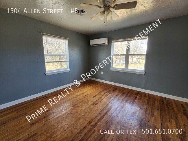 Building Photo - 1504 Allen St