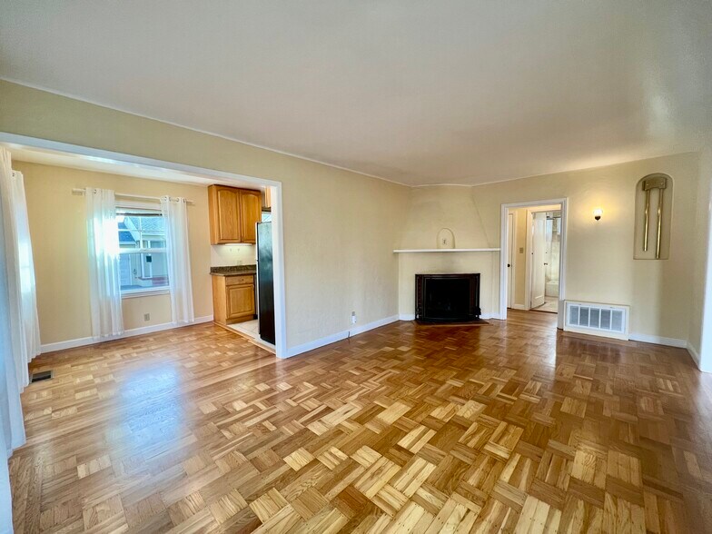 Building Photo - 127 22nd Ave