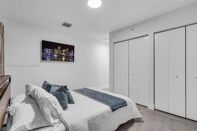 Building Photo - 645 Palmetto Dr