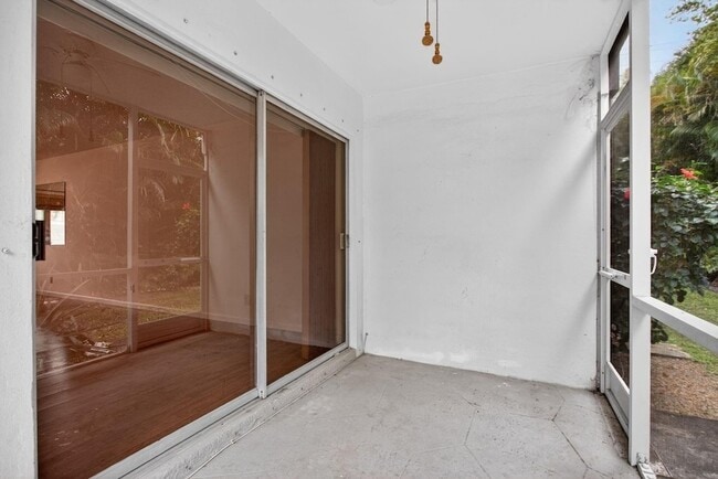 Building Photo - 2115 NE 42nd Ct