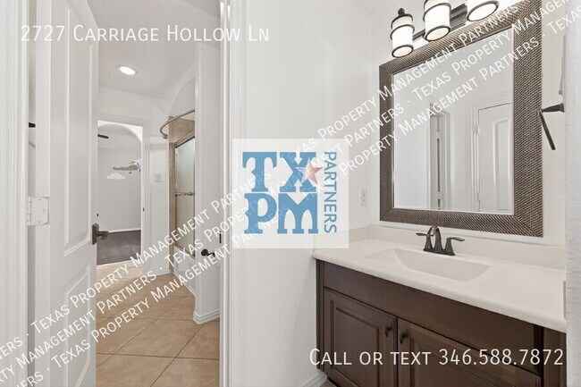 Building Photo - 2727 Carriage Hollow Ln