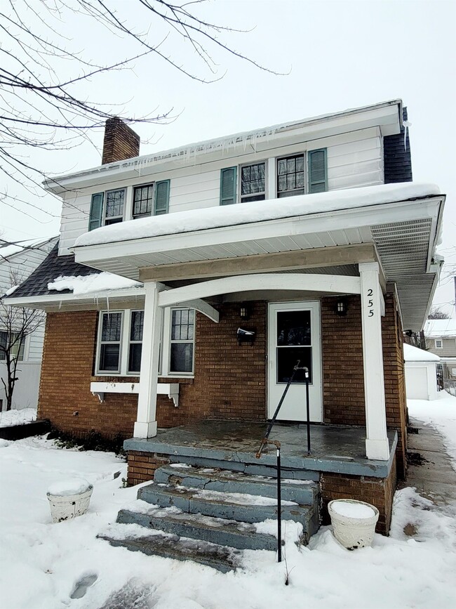 Building Photo - 255 Alger St SE