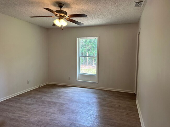 Building Photo - 258 Garden Cir
