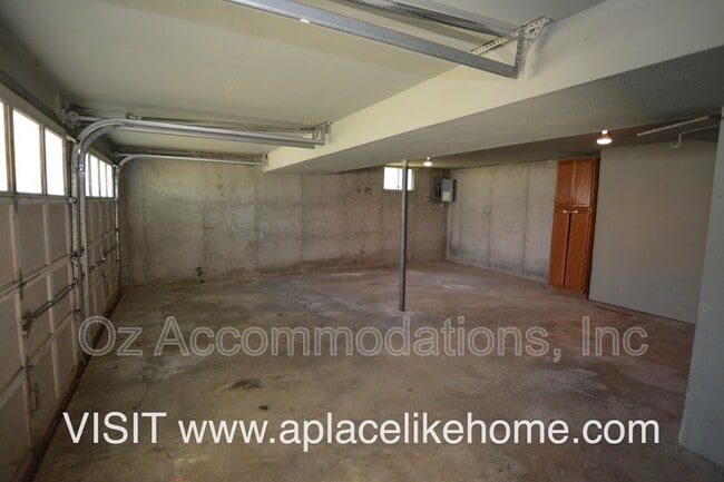 Building Photo - 8503 Sarah Ln