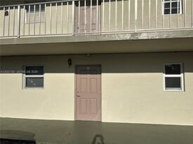Building Photo - 609 S State Road 7