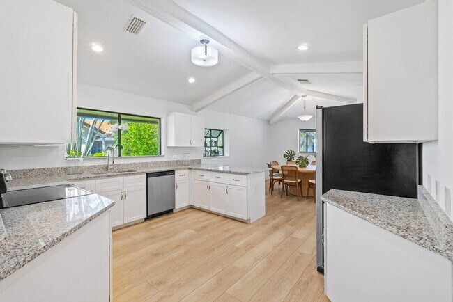 Building Photo - 13471 Barberry Dr