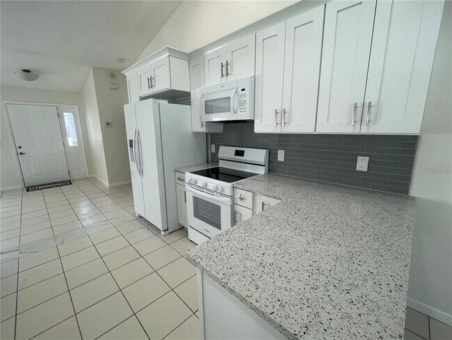 Building Photo - 9 Birchwood Pl