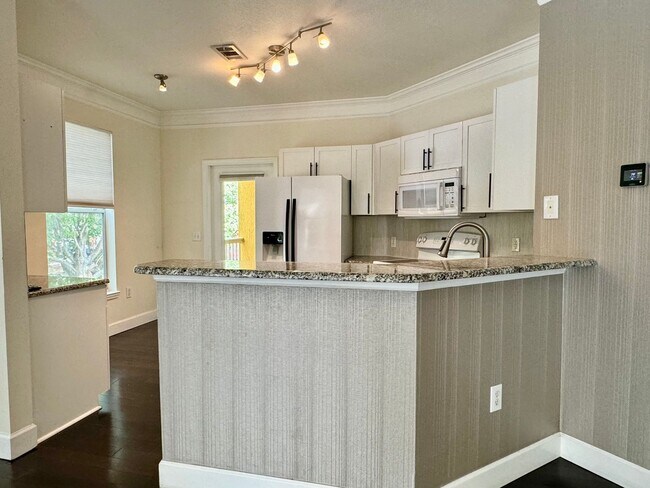 Primary Photo - Stunning 2/2 Condo For Rent in Mirabella -...