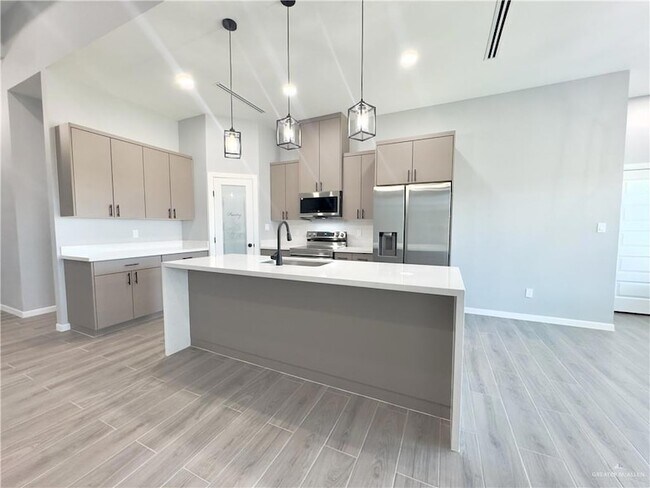 Building Photo - 905 Durango Dr