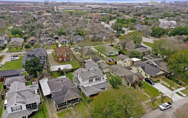 Building Photo - 4614 Park Dr