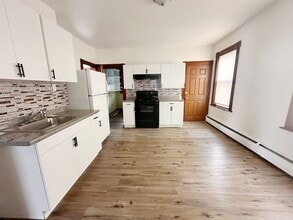 Building Photo - 218-222 Laurel Street