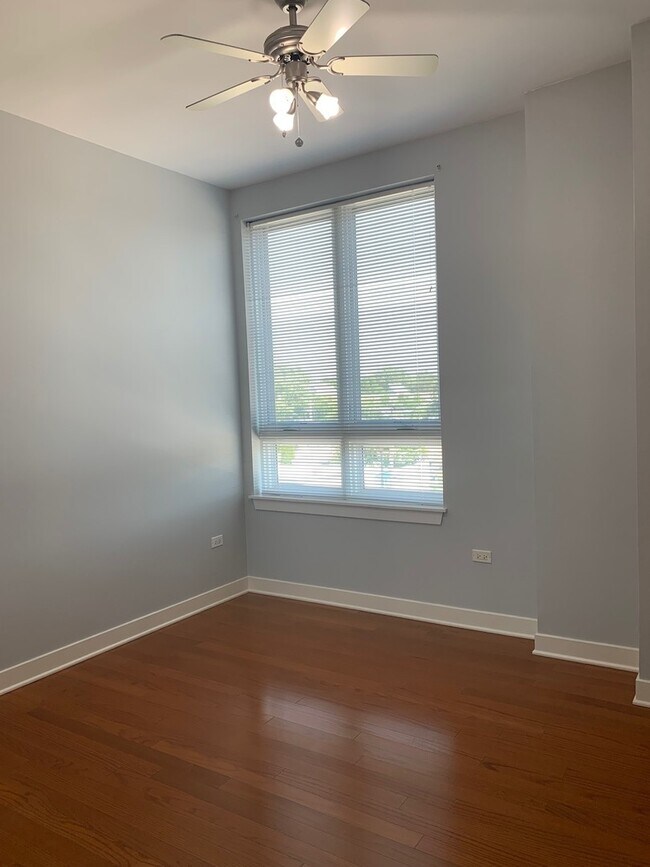 Building Photo - 6000 N Cicero Ave