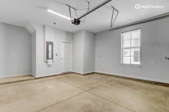 Building Photo - Amelia Island Coastal Charmer!