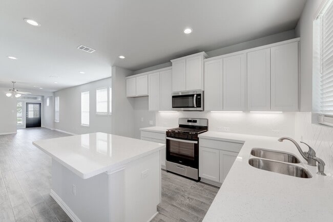 Building Photo - 1225 Red Hills Dr