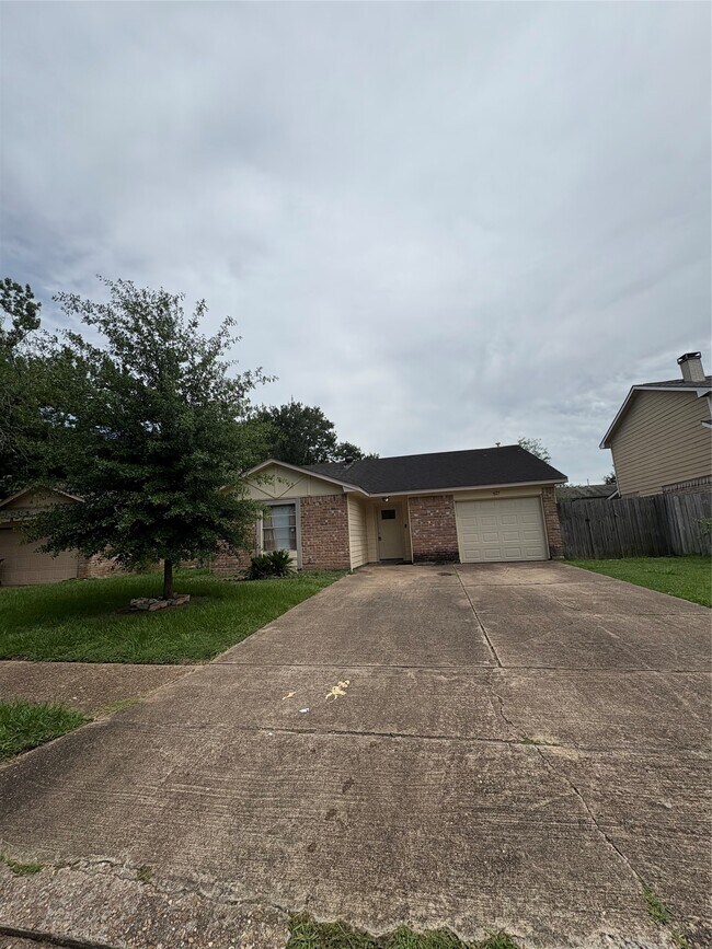 Building Photo - 927 Three Forks Dr
