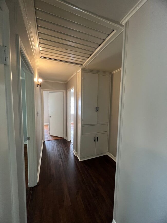 Building Photo - Updated and ready for tenant....