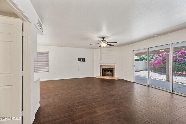 Building Photo - 921 W Sun Coast Dr