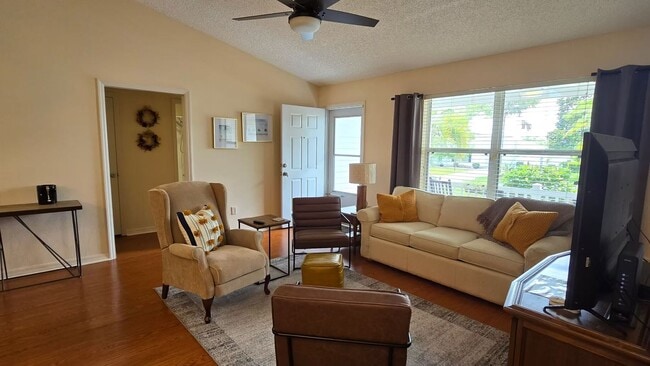 Building Photo - M971 Kingmont (VNSW-18/10)