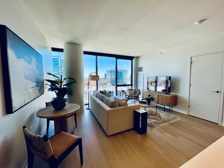 Building Photo - 1450 N Kingsbury St