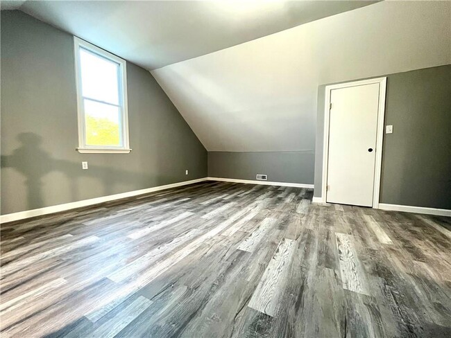 Building Photo - 105 Alverson Ave