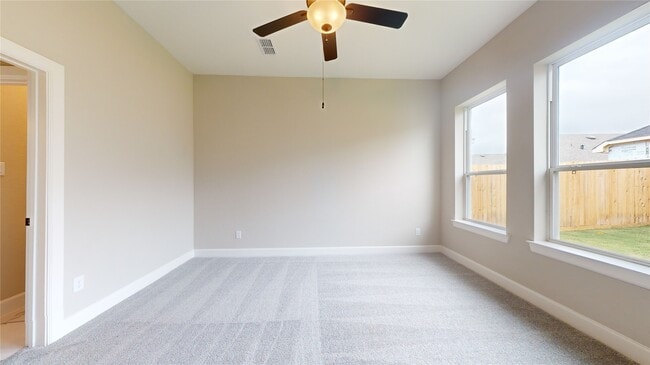 Building Photo - 122 Hazelnut Dr